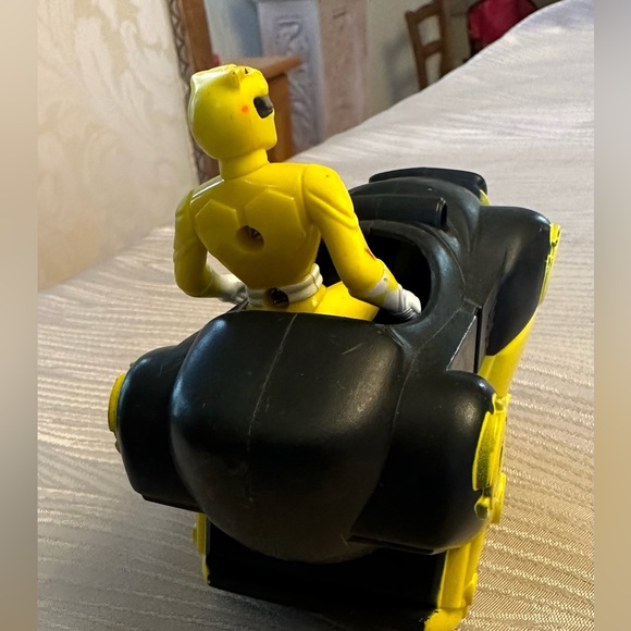 1995 Saban Power Rangers Vtg Action Figure, Yellow Ranger & Bear Vehicle - Picture 3 of 8